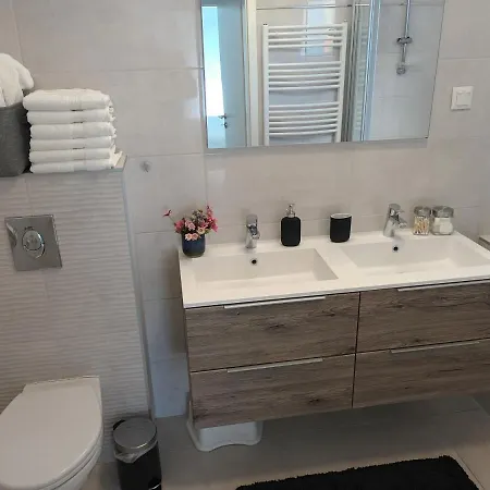 Handler Apartament *